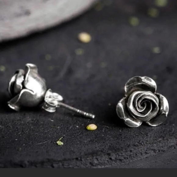 🎉HP🎉New! Sterling Silver Rose Stud Earrings - Picture 8 of 8